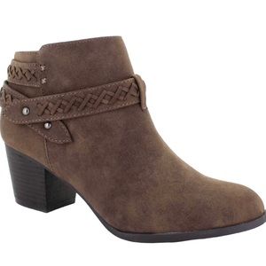 Indigo Rd Sammy tan suede ankle booties